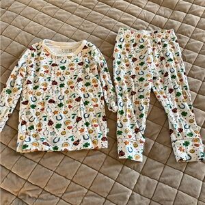 Clover Saint Patrick’s Day 2 Piece Kids Pajama Set with Rainbow & Lucky Print